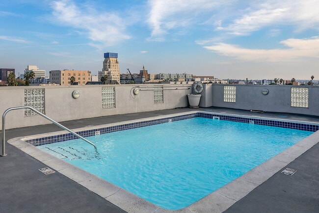 Photo - Essex Properties at Miracle Mile