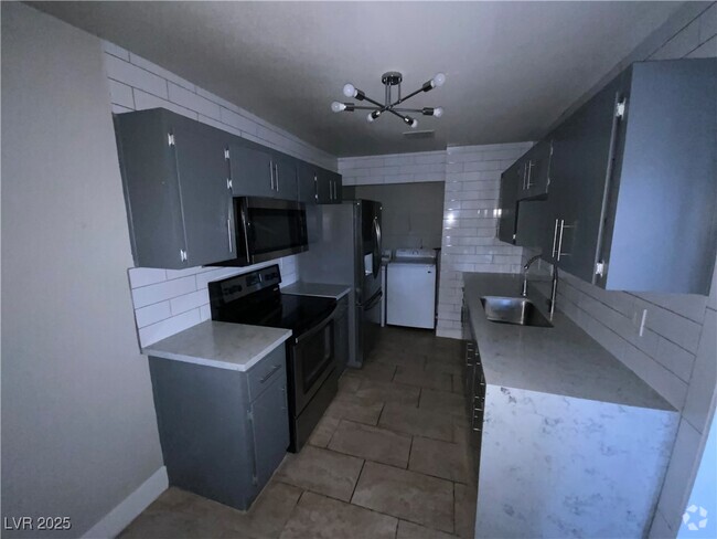 Building Photo - 466 E Sunset Rd Rental