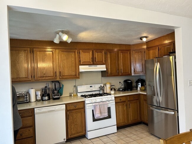 341 Summer St Unit 2R