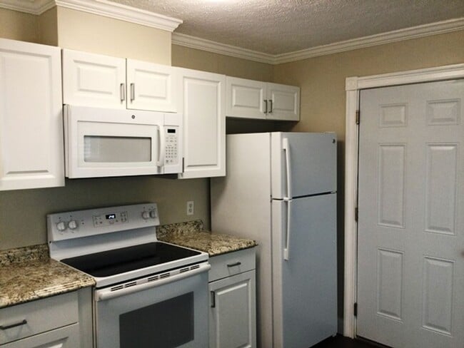 Photo - NEW PRICE! Lovely 3 bed / 2 bath private h...