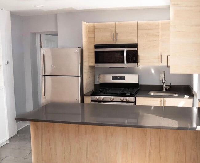Building Photo - 330 Palisade Ave Unit 2