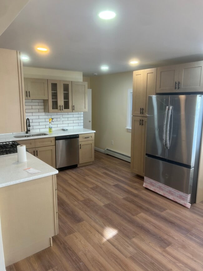 Photo - 436 Brook St