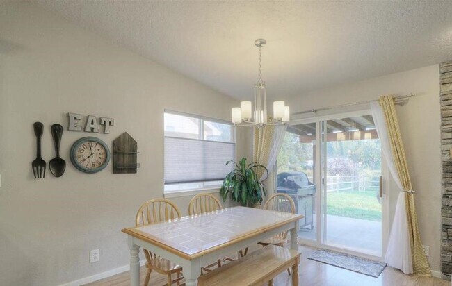 Photo - 3 Bedroom with 3 Car Garage - Eagle, Idaho