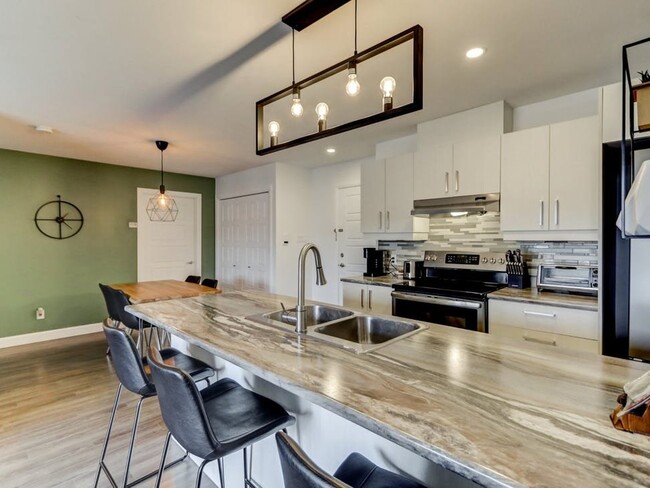 Building Photo - 11807 Sunburst St Rental
