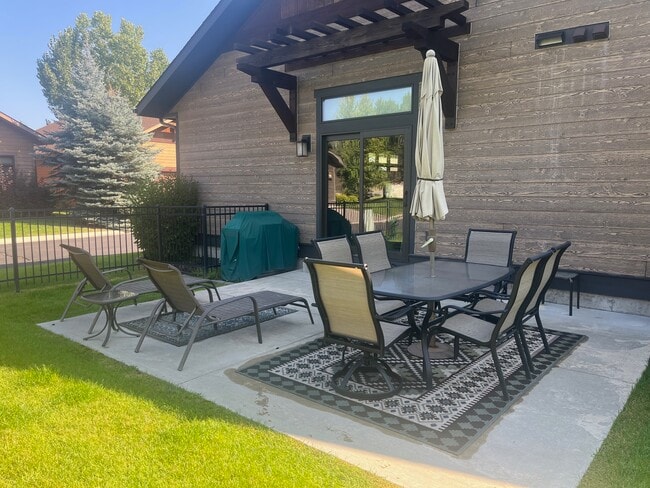 Photo - 720 Clearwater Dr