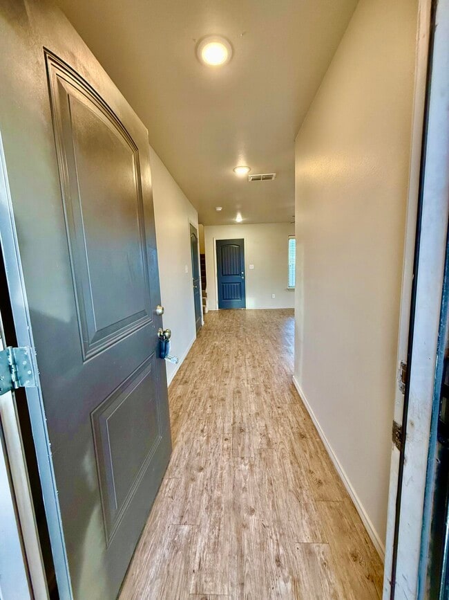 Photo - 909 Manchester Ct