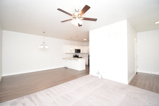 Photo - Bright 3 bed Condo with Pool, HOA, and Great Amenities!!