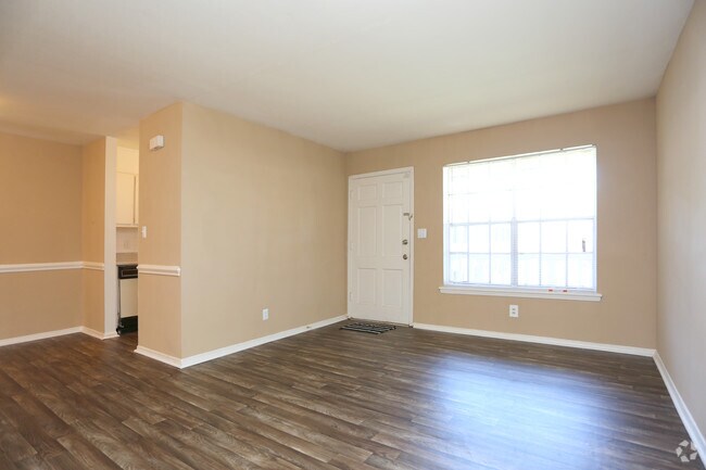 1BR, 1BA - 800 SF