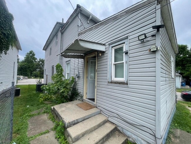 Building Photo - 2000 Locust St Rental