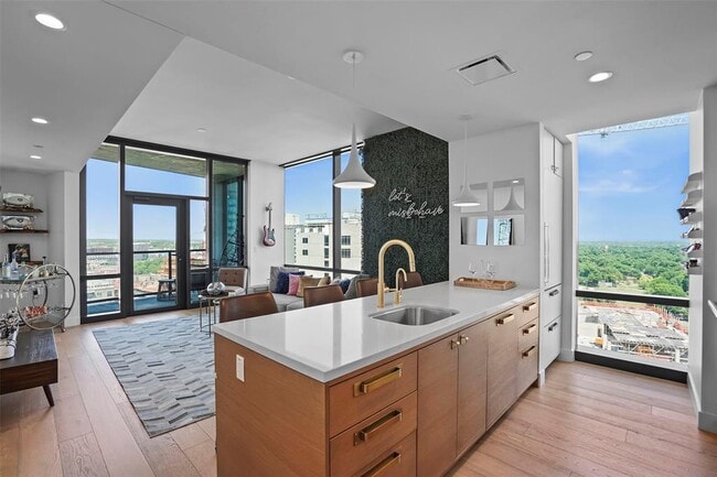 Building Photo - 70 Rainey St Unit 1409