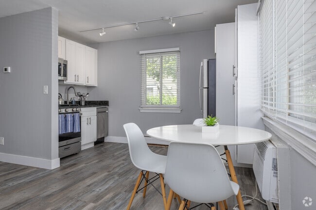 Renovated Studio | Dining Area and Kitchen