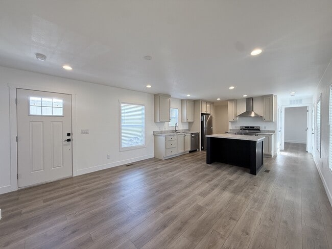 Photo - 2060 N Center St
