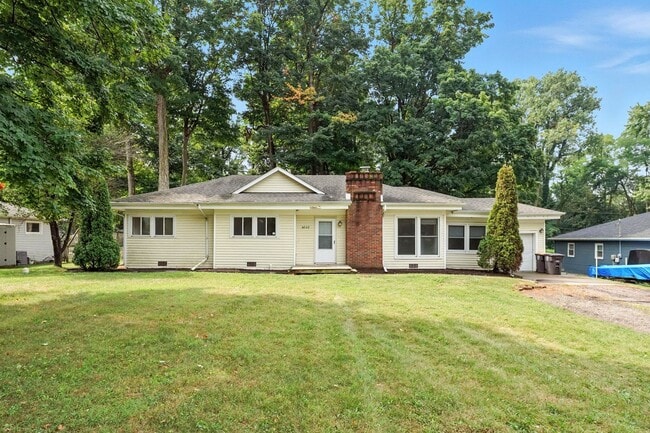 Building Photo - NEW LISTING! 3 BED/2 BATH HOUSE!