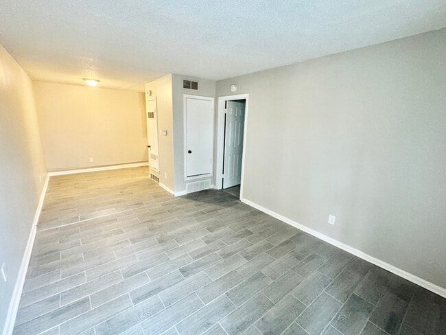 Photo - 139 N Claybrook St