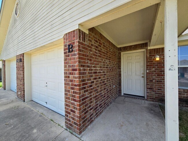 Photo - PRICE REDUCTION - AVAILABLE NOW! Unit 1618 Yuma Trail - B