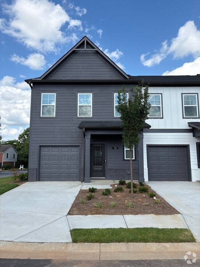 Building Photo - Charming 3BR Townhome in Adairsville