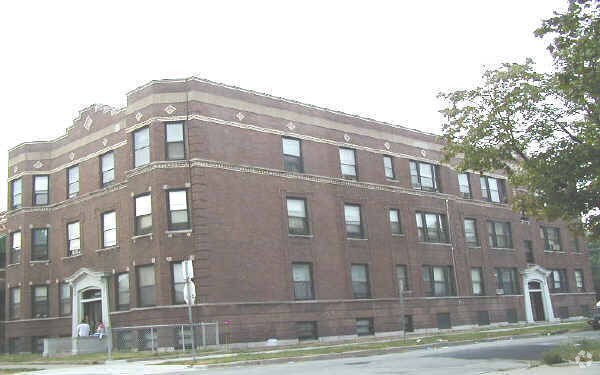 Photo - 6200 S Champlain Ave Apartments