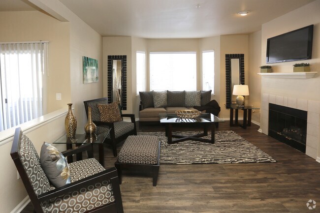 2BR, 2BA - 1150 SF