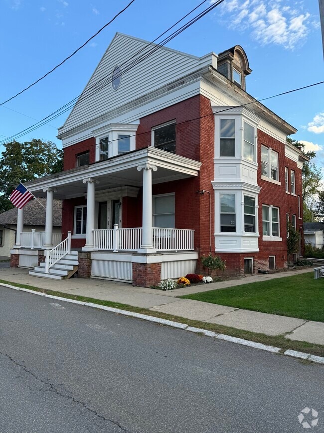 Building Photo - 8 Division St Unit 1 East Rental