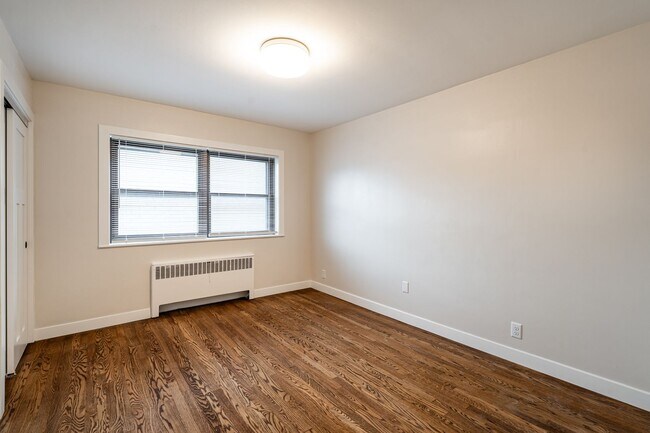 Photo - 2600 E Kenwood Blvd