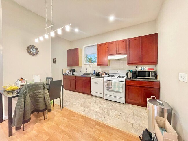 Photo - 922 S Claremont Ave