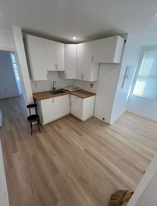 Photo - All Utilities INCLUDED - 6 Rooms for Rent - $450/mo -$800/mo