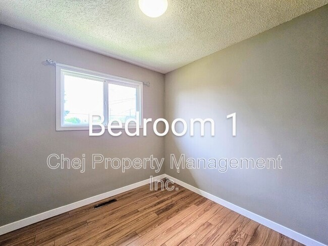 Photo - 8007-128A 128a Ave NW