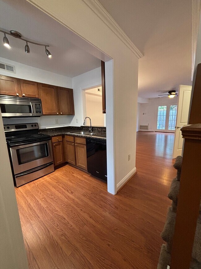 2 Bedroom Townhome walking distance to Plaza Midwood.