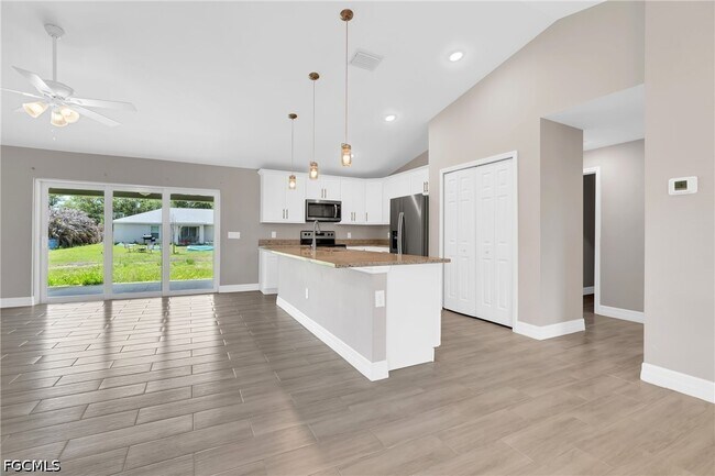 Photo - 2605 57th St W