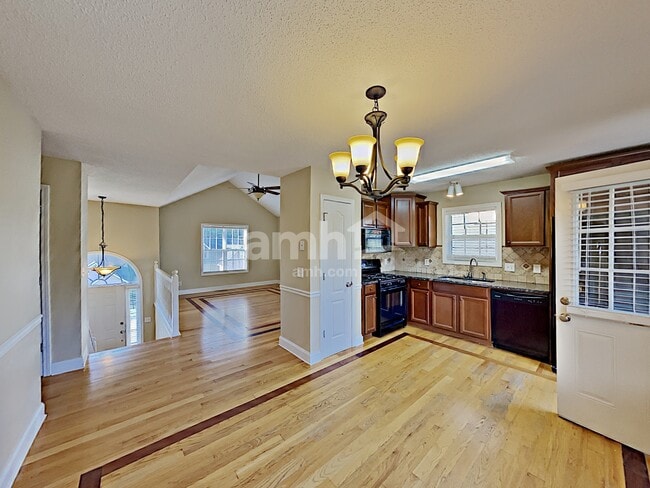 Photo - 387 Moreland Cir