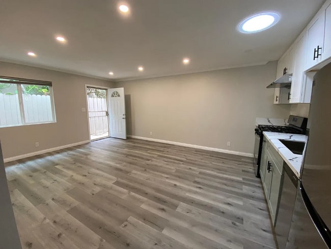 Photo - 1249 Center Ave Unidad B