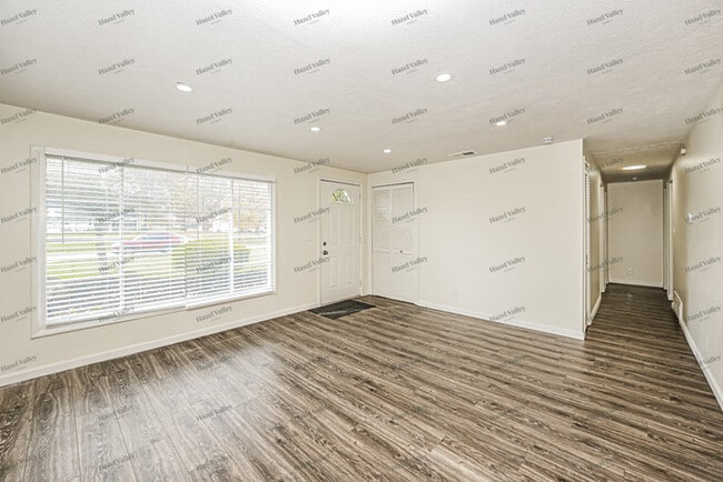 Photo - 9965 Crestwood Dr