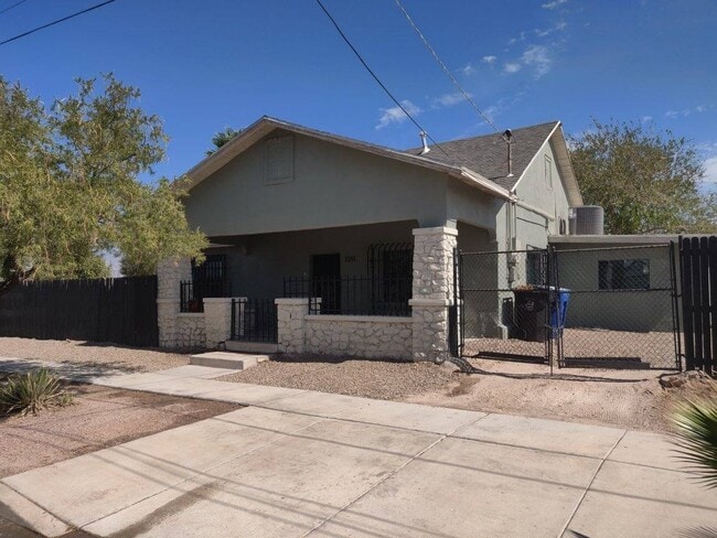 Building Photo - 1211 S 9th Ave