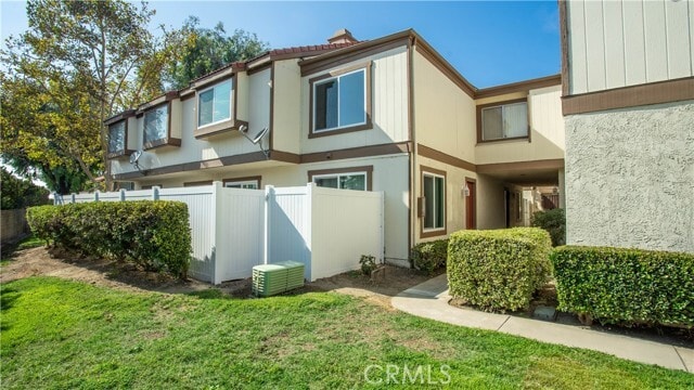 Building Photo - 1216 S Cypress Ave Unit D