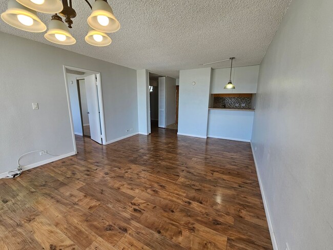 Bright 2-Bedroom Condo with Lanai - Bright 2-Bedroom Condo with Lanai