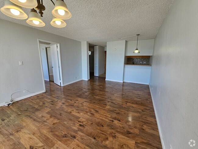 Building Photo - Bright 2-Bedroom Condo with Lanai