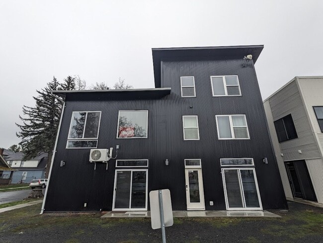 Building Photo - 500 S Almon St Unit 2