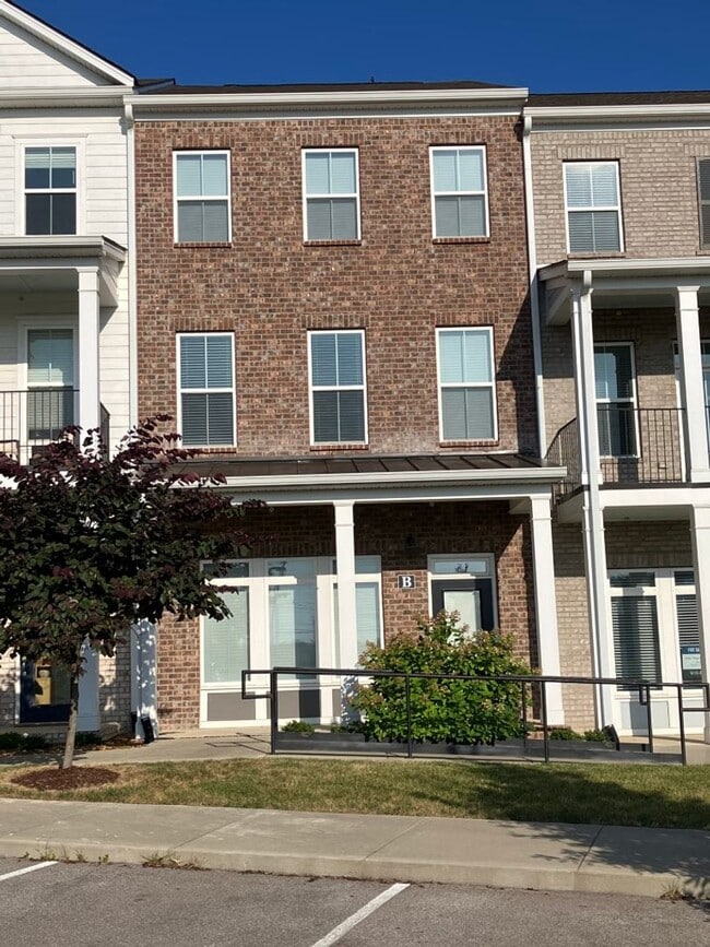 Building Photo - One Month Free $1,950 off at Arden Village Townhome in Columbia