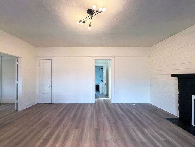 Photo - 577 Madison St