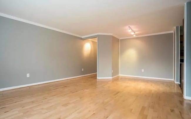 Photo - 3109 Naylor Rd SE