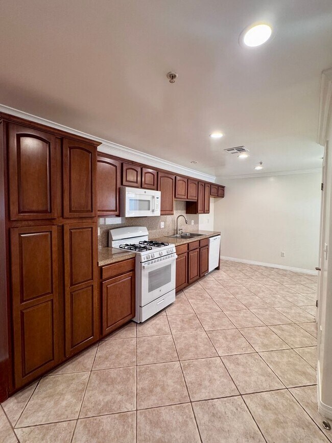 Photo - 3 bedroom 2 bath condo on Vanowen Unit 102