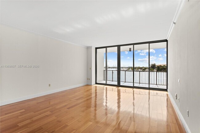 1000 Venetian Way Unit 301