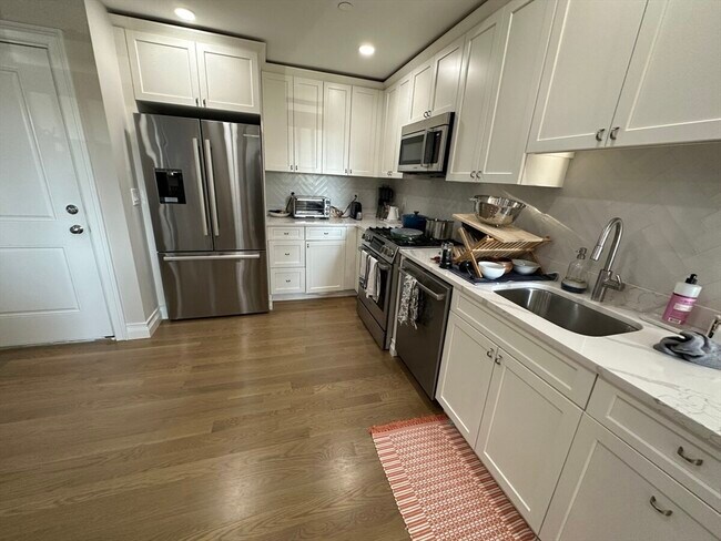 14 Mount Hood Rd