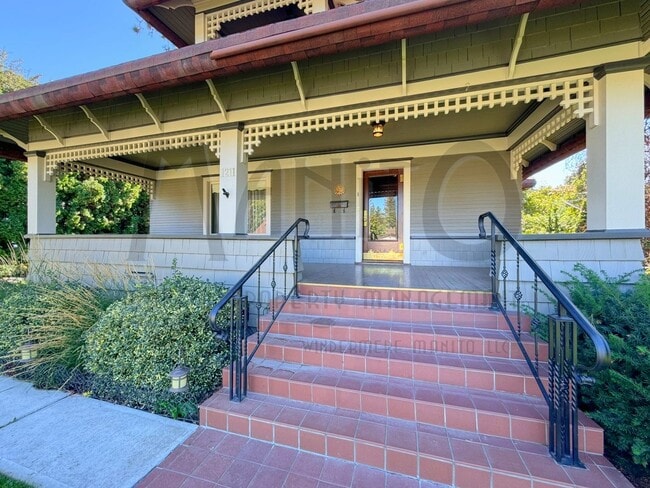 Photo - **COMING SOON** South Hill Swank