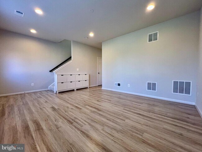 Photo - 8378 Sallyport St
