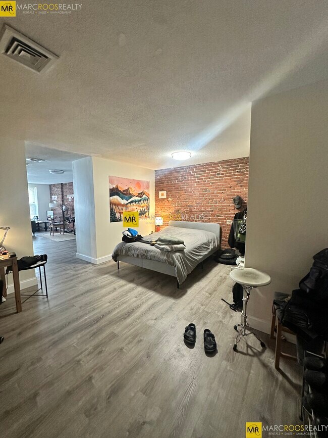 Photo - 1088 Boylston St