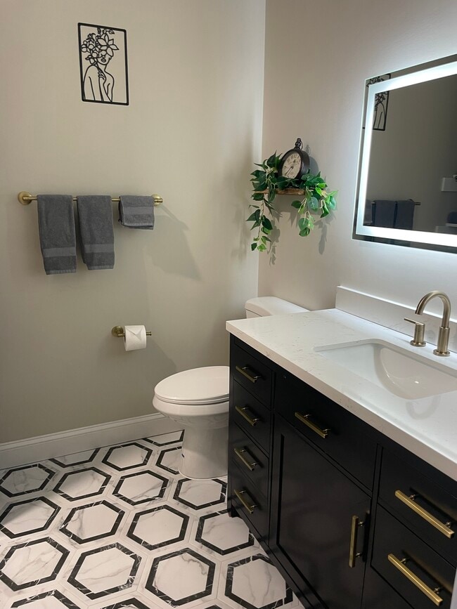 Photo - 2711 Ashland Ave