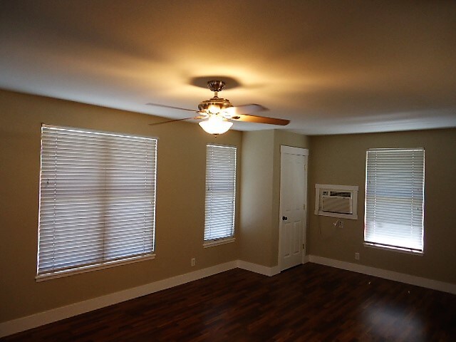 Photo - 2371 England St