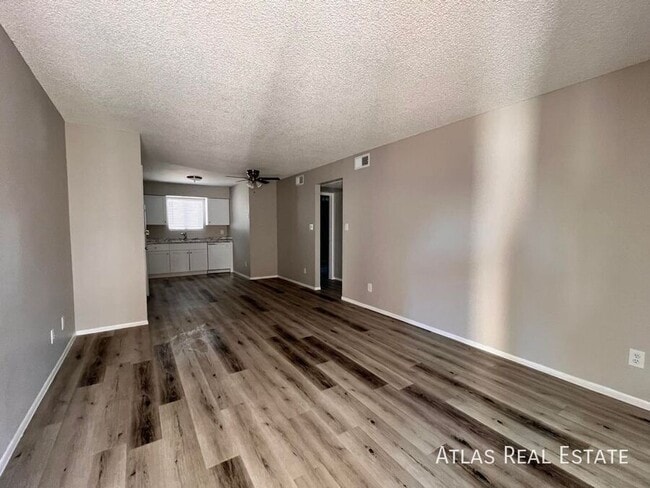 Photo - 465 W Ivyglen St Apartment