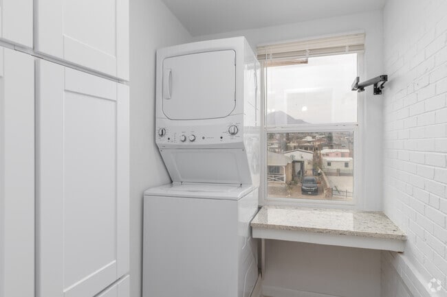 1BR, 1BA - 665SF - Laundry Room